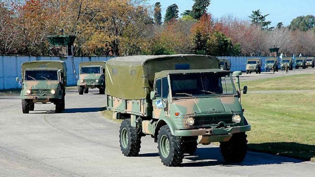 Camión táctico Unimog del Ejército Argentino en terreno agreste