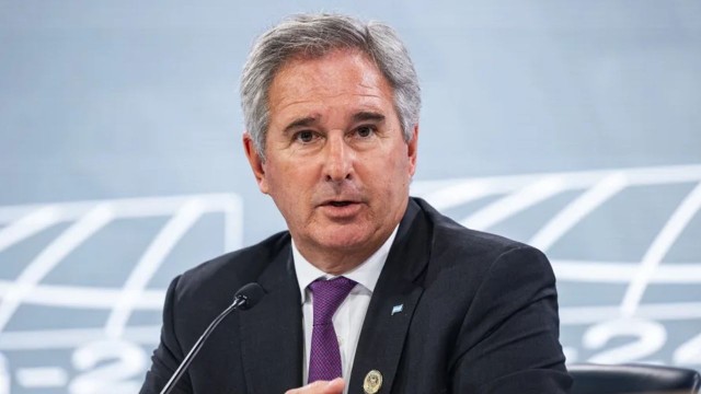 Canciller Pablo Quirno durante una declaración sobre las Islas Malvinas
