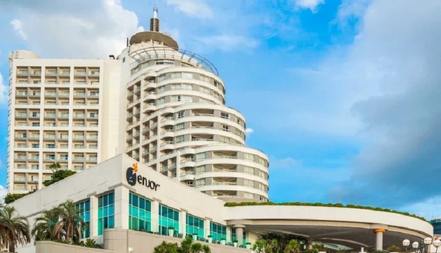 Vista aérea del complejo Enjoy Punta del Este, futuro Fasano Península, en la costa uruguaya.