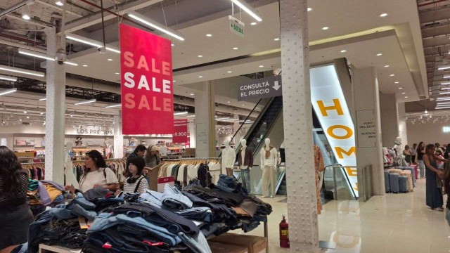 Fachada del shopping Unicenter en Martínez, donde abrirá la nueva tienda de la cadena de moda INDIAN.