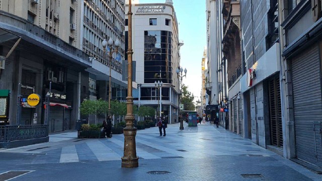 Vista aérea del microcentro de la Ciudad de Buenos Aires con edificios de oficinas y residenciales