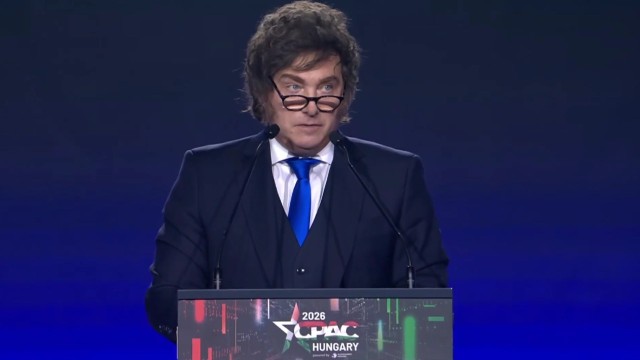 Presidente Javier Milei durante una conferencia de prensa sobre la situación económica.