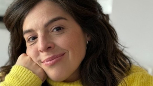 Portachupetes artesanal diseñado por Dalma Maradona, con cuentas de silicona de colores y clip de sujeción