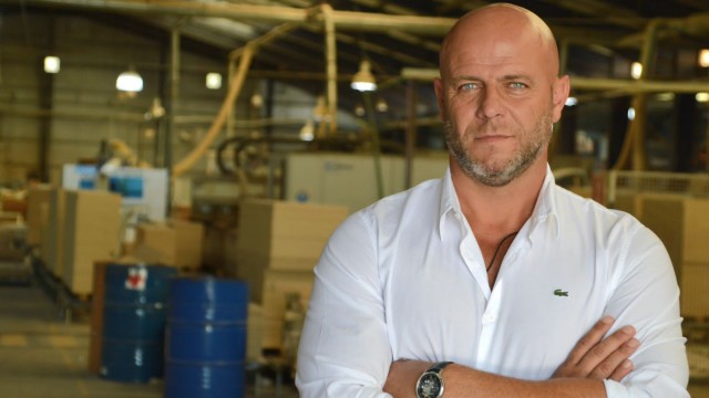 Rodrigo Díaz, gerente de la pyme mueblera Valenziana, en la fábrica ubicada en Uranga, Santa Fe.