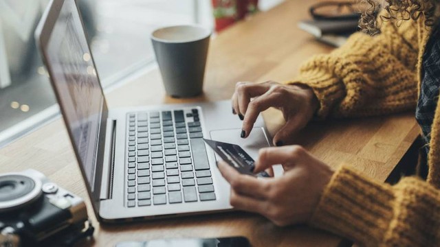 Logo o interfaz de la plataforma digital Reusato en un dispositivo móvil