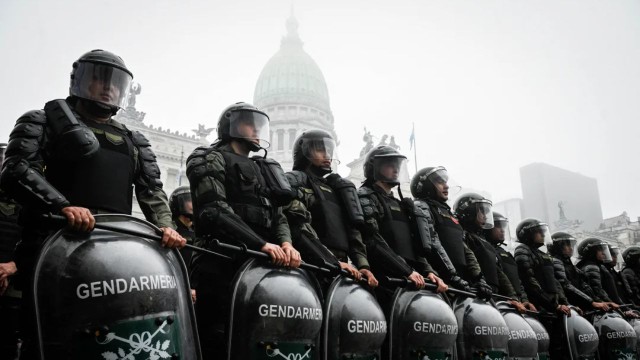Gráfico con las escalas salariales de la Policía Federal Argentina para abril de 2026