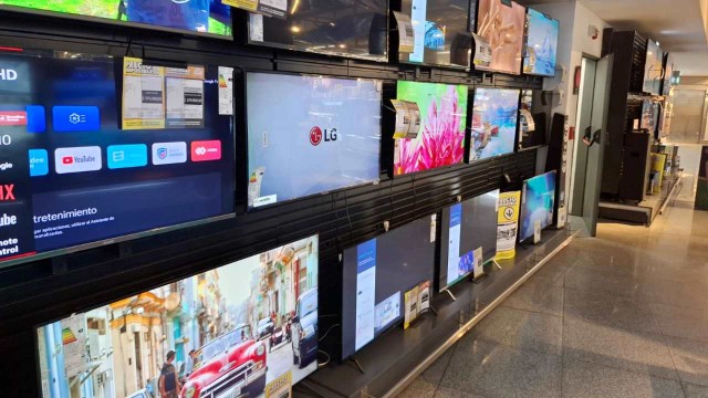 Televisores en oferta en supermercados con descuentos y cuotas sin interés