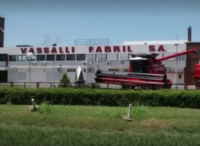Edificio o cosechadora de la fábrica Vassalli Fabril en Firmat, Santa Fe.