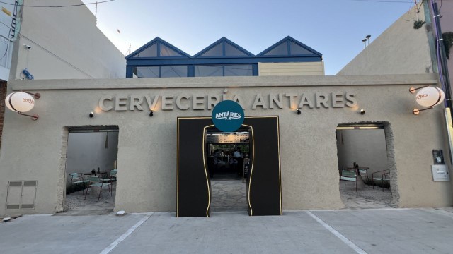 Local renovado de Antares con nueva estética luminosa y familiar