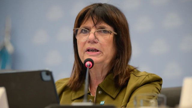 Patricia Bullrich hablando en el Senado