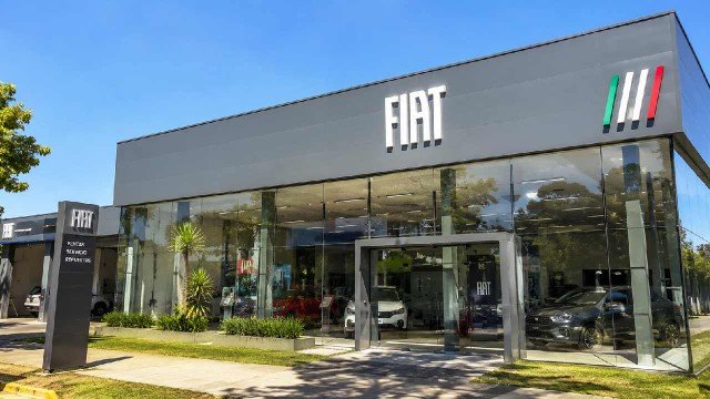 Logo de Fiat en un concesionario oficial