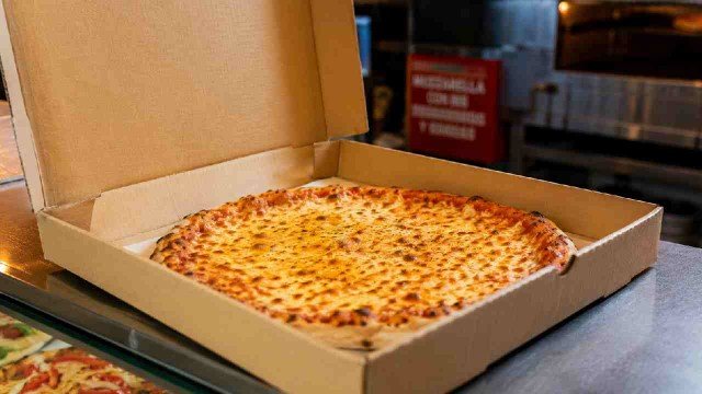 Local de franquicia gastronómica low cost en avenida de CABA
