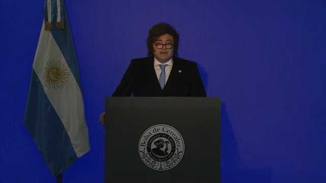 Presidente Javier Milei hablando en la Bolsa de Cereales de Buenos Aires