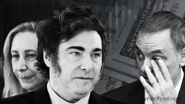 Manuel Adorni en un evento oficial junto a Javier Milei