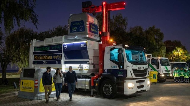 Pablo Moyano y Hernán Doval en representación de sus respectivos gremios