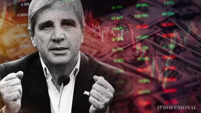 Luis Caputo en una conferencia de prensa sobre el acuerdo con el Banco Mundial