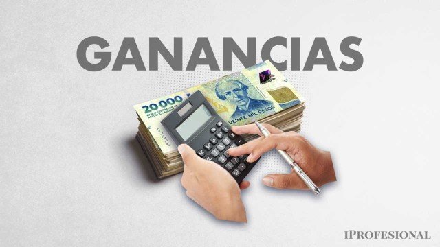 Luis Caputo, ministro de Economía, en su despacho