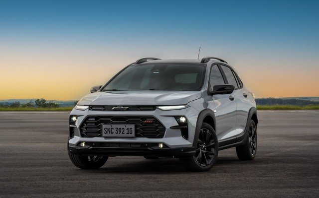 Chevrolet Sonic SUV compacto en color gris, vista frontal