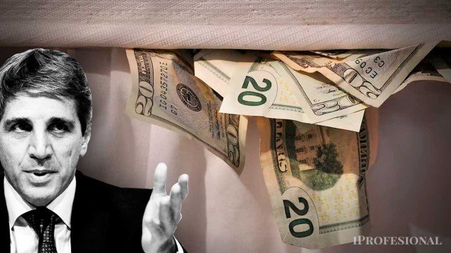 Documento del proyecto de Ley de Inocencia Fiscal sobre una mesa