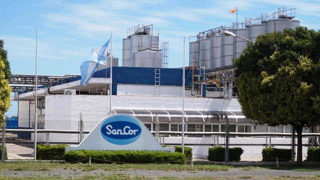 Sede de SanCor con cartel de la cooperativa
