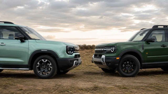 Ford Bronco Sport y Baic BJ30 estacionados uno al lado del otro
