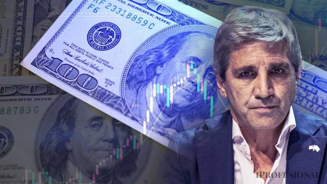 Personas en una ventanilla de banco en CABA