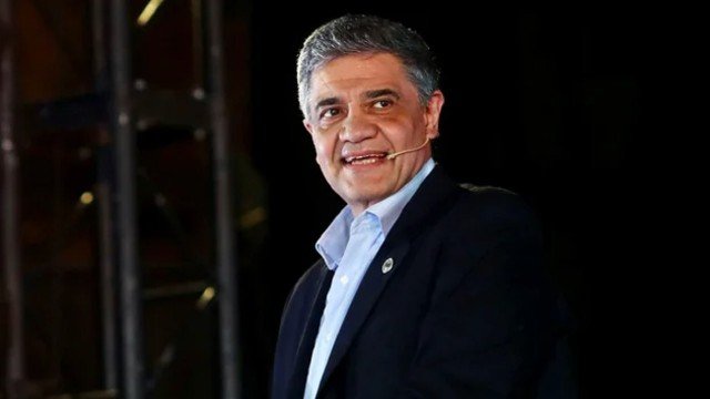 Jorge Macri firmando el decreto de reforma laboral en la Ciudad de Buenos Aires
