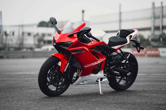Kove 450 RR, moto deportiva china de cuatro cilindros