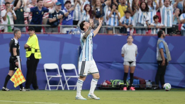 Lionel Messi celebrando un gol con la camiseta de Argentina en el Mundial 2026