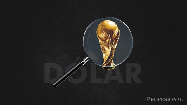 Personas en una cueva financiera en la City porteña comprando dólares para viajar al Mundial 2026
