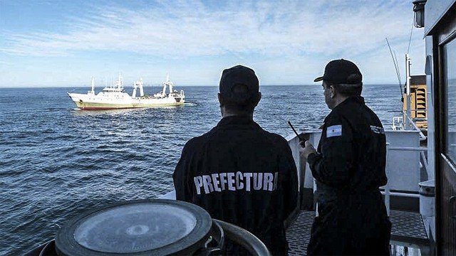Buques pesqueros en el Mar Argentino