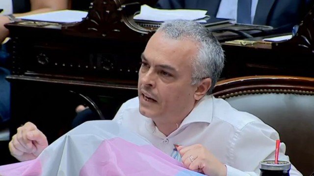 Diputado Esteban Paulón presentando proyecto de ley sobre Inocencia Fiscal