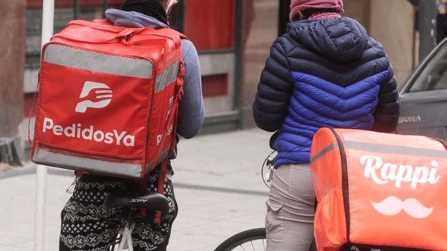 Aplicaciones de movilidad y reparto en teléfono móvil