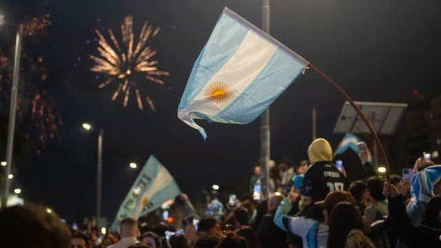 Selección argentina de fútbol celebrando en el campo de juego