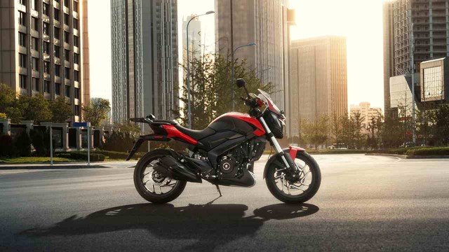 Modelos Bajaj Rouser y Dominar presentados en Buenos Aires