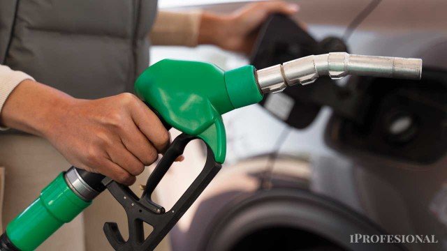 Surtidor de combustible en una estación de servicio en la Ciudad de Buenos Aires