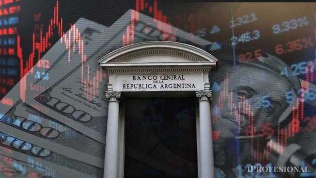 Gráfico del dólar y billetes de dólar estadounidense