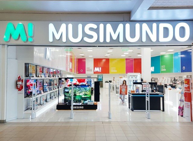 Logo de Musimundo en la fachada de un local