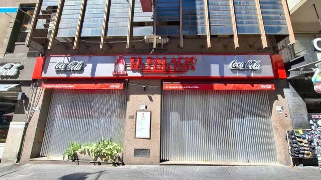 Fachada del restaurante El Palacio de la Papa Frita en avenida Corrientes