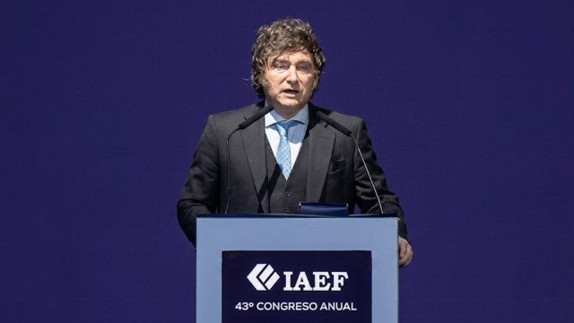Javier Milei durante una entrevista en streaming Neura, donde anunció el proyecto de shutdown
