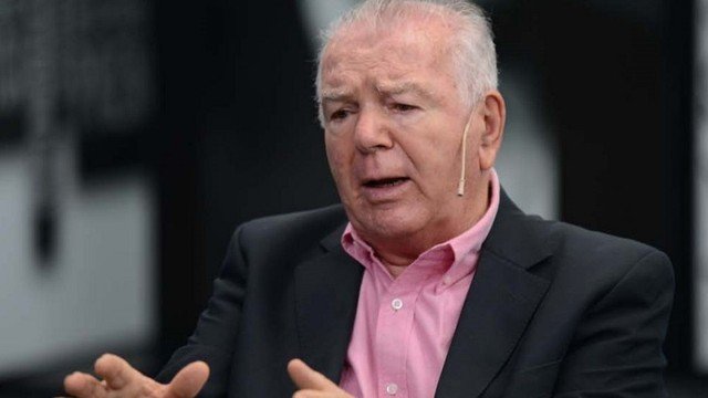 Orlando Ferreres en una entrevista radial