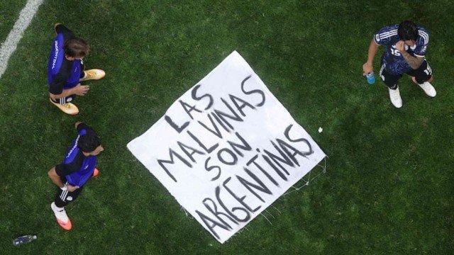 Bandera de las Islas Malvinas y bandera argentina