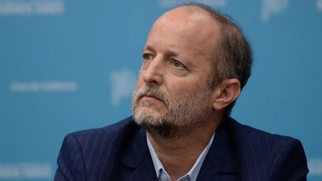 Martín Insaurralde en una conferencia de prensa