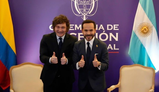 Javier Milei y Abelardo de la Espriella durante la asunción en Cali