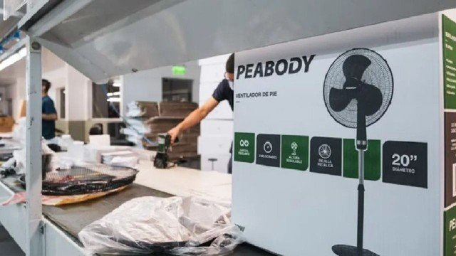Logo de Peabody en la fachada de una tienda