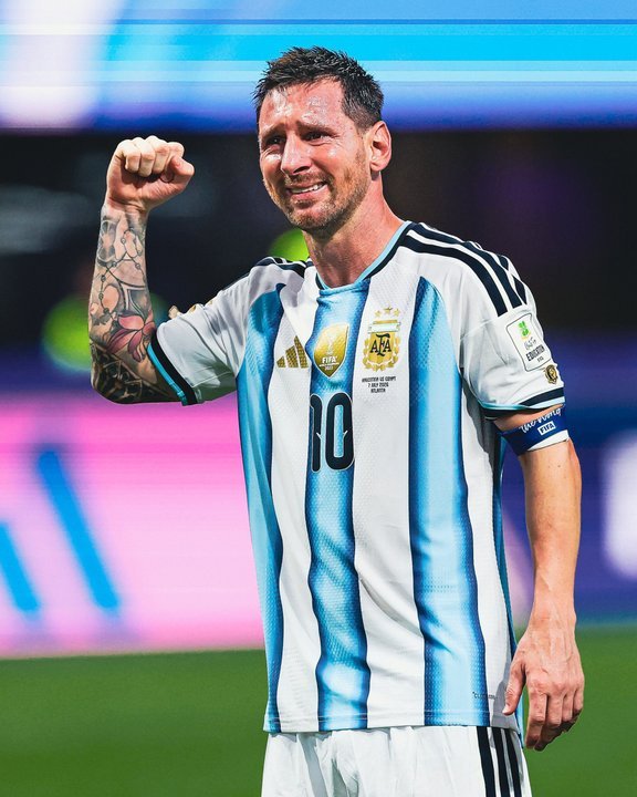 Lionel Messi en el micro de la Selección argentina rumbo al estadio Monumental