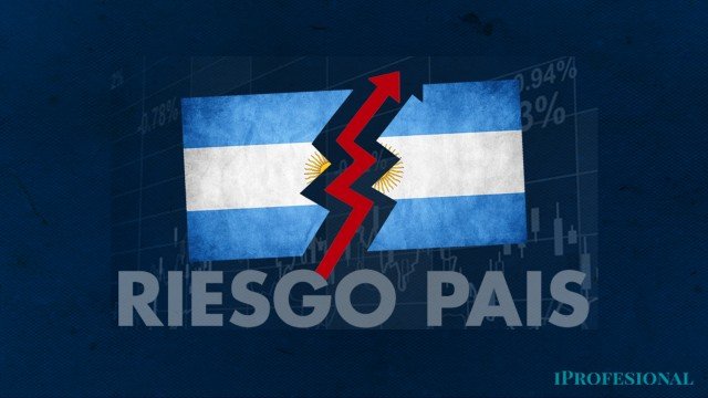 Gráfico histórico del riesgo país argentino con el pico de 7.222 puntos en 2002