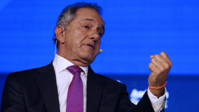 Daniel Scioli felicitando a Flávio Bolsonaro en una publicación en redes sociales